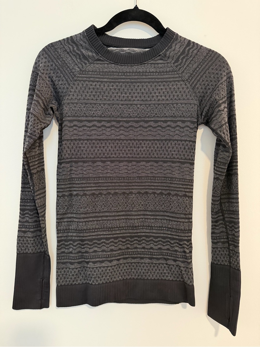 *EUC* Lululemon athletica Gray Patterned Long Sleeve Crewneck